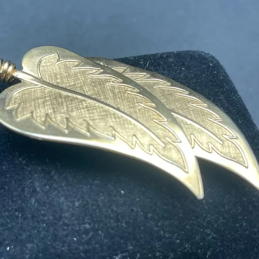 Coro Pegasus Signed Brooch Gold Tone Double Leaf Vintage 2.5
